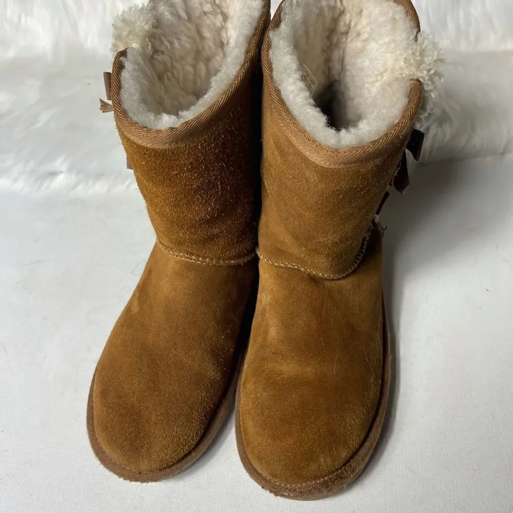 Kookaburra by UGG Victoria short tan boots embellished with bows size 9